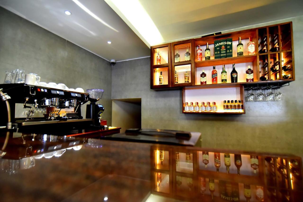 Victoria Mews Hotel Кампала Экстерьер фото
