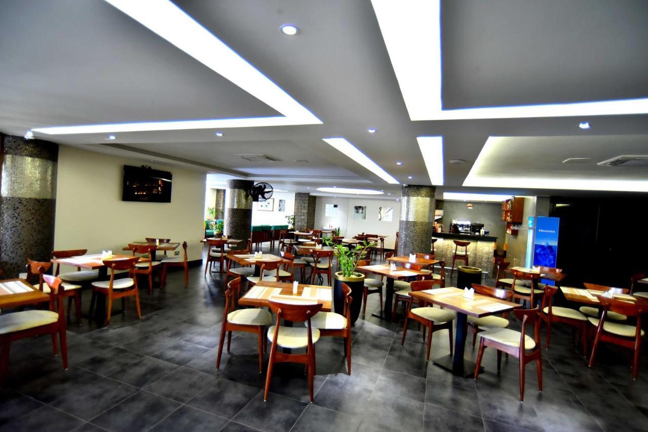 Victoria Mews Hotel Кампала Экстерьер фото