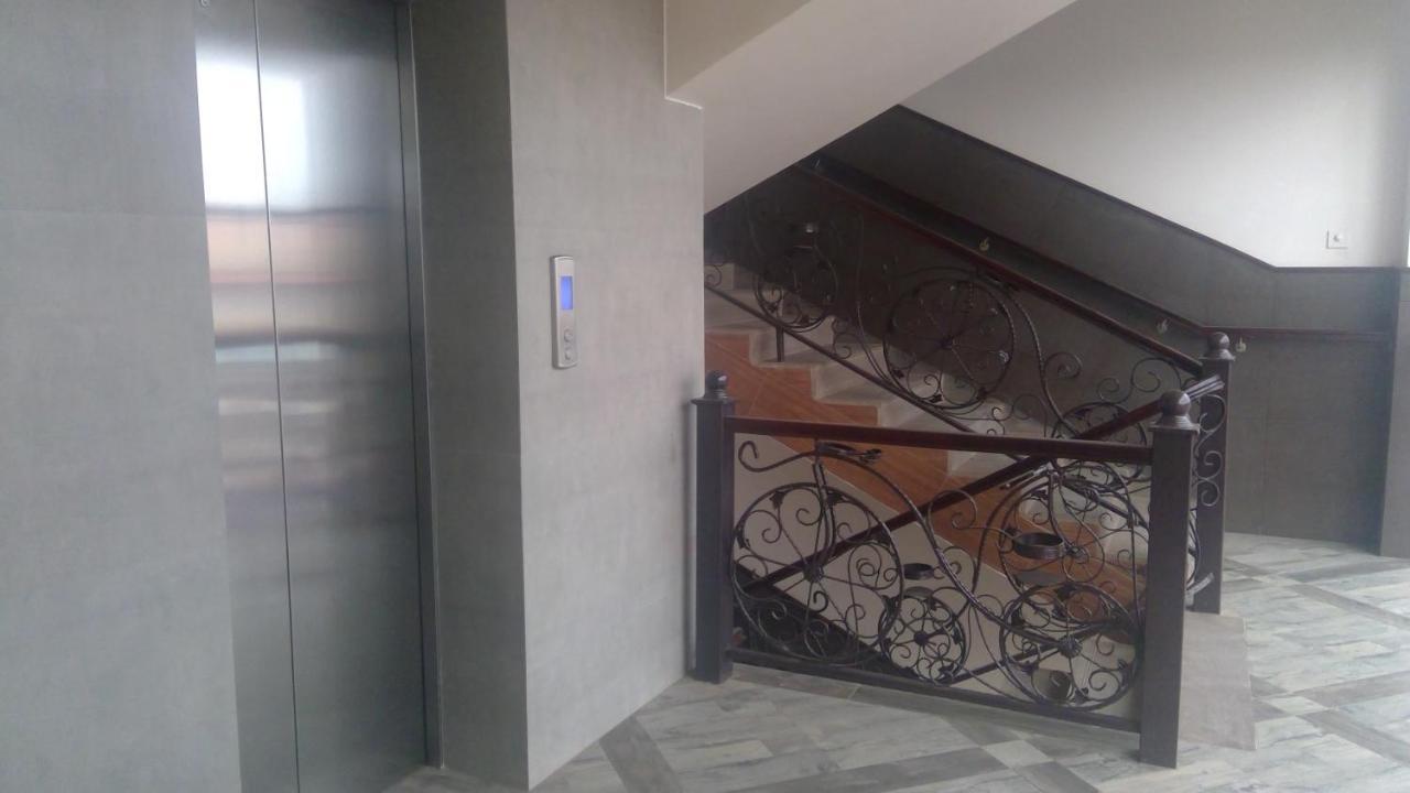 Victoria Mews Hotel Кампала Экстерьер фото