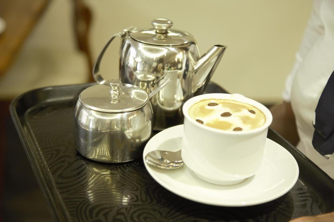 Victoria Mews Hotel Кампала Экстерьер фото