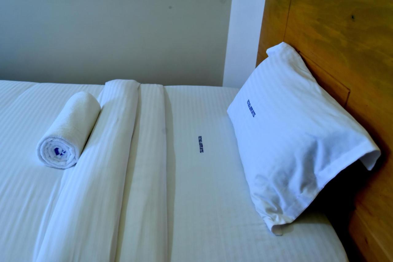 Victoria Mews Hotel Кампала Экстерьер фото