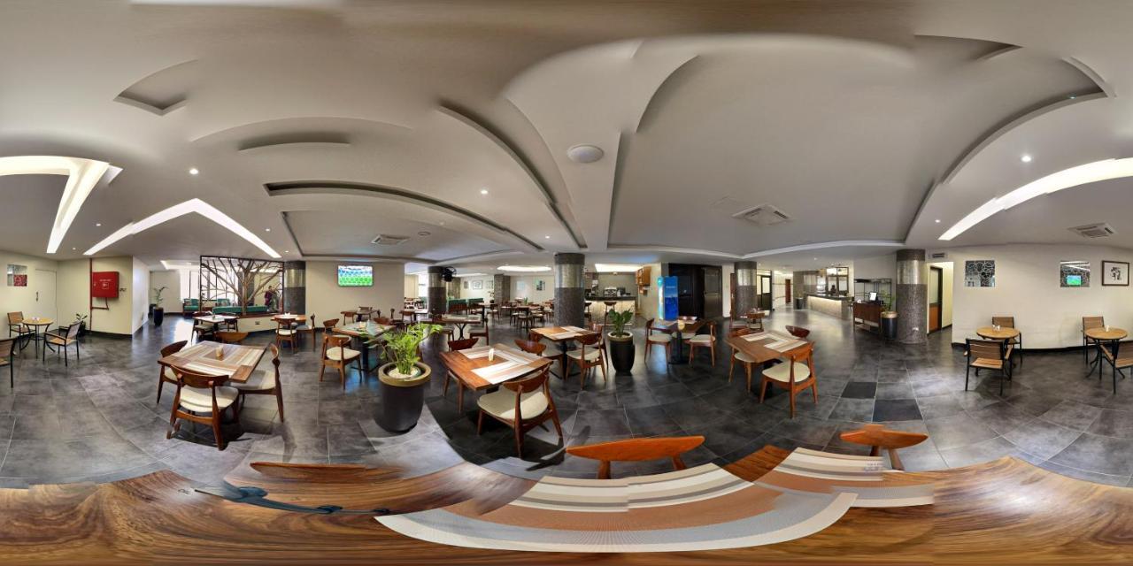Victoria Mews Hotel Кампала Экстерьер фото